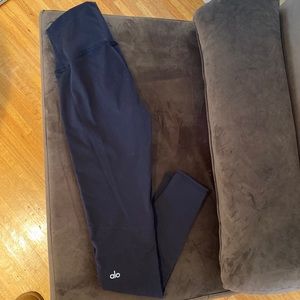 Alo black Airbrush leggings size medium. Full length